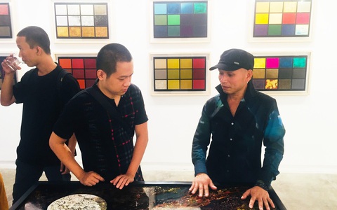 Bảy tỉ năm ánh sáng: Tiểu luận về con người trong tranh Trương Tân - Ảnh 2. Bảy tỉ năm ánh sáng: Tiểu luận về con người trong tranh Trương Tân - Ảnh 2.