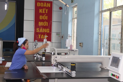 Lương tối thiểu vùng tăng thêm cao nhất 240.000 đồng từ 1-1-2020 - Ảnh 1. Lương tối thiểu vùng tăng thêm cao nhất 240.000 đồng từ 1-1-2020 - Ảnh 1.