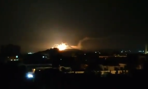 Israel phóng tên lửa tấn công quân đội Syria và Iran - Ảnh 1. Israel phóng tên lửa tấn công quân đội Syria và Iran - Ảnh 1.