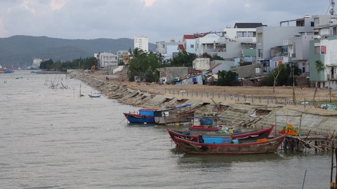 Kè 12 tỉ vừa làm xong đã sập: Do tính toán ban đầu không chính xác - Ảnh 5. Kè 12 tỉ vừa làm xong đã sập: Do tính toán ban đầu không chính xác - Ảnh 5.