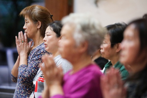Giáo hoàng có em gái làm phiên dịch khi thăm Thái Lan - Ảnh 4. Giáo hoàng có em gái làm phiên dịch khi thăm Thái Lan - Ảnh 4.