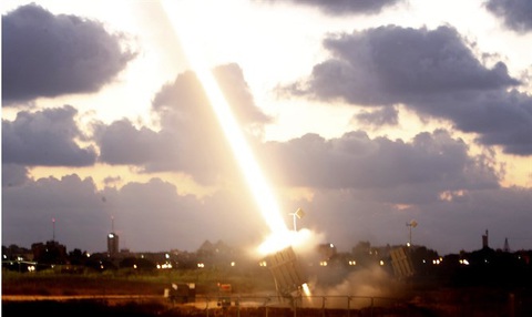 Israel phóng tên lửa tấn công quân đội Syria và Iran - Ảnh 2. Israel phóng tên lửa tấn công quân đội Syria và Iran - Ảnh 2.
