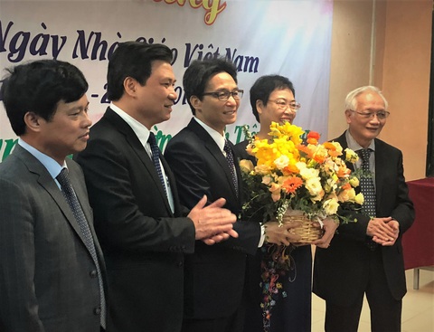 Làm gương cho học sinh theo là cách cảm hóa học sinh tốt nhất - Ảnh 1. Làm gương cho học sinh theo là cách cảm hóa học sinh tốt nhất - Ảnh 1.