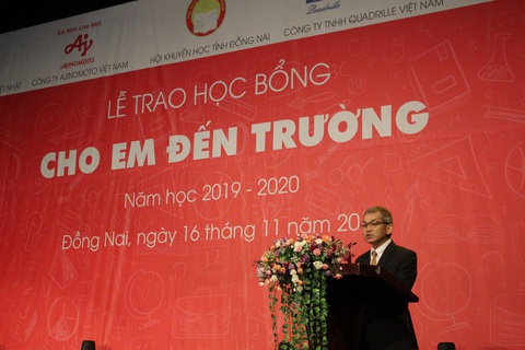 Tặng 400 suất học bổng đến học sinh nghèo hiếu học tỉnh Đồng Nai - Ảnh 1. Tặng 400 suất học bổng đến học sinh nghèo hiếu học tỉnh Đồng Nai - Ảnh 1.