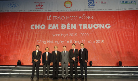 Tặng 400 suất học bổng đến học sinh nghèo hiếu học tỉnh Đồng Nai - Ảnh 3. Tặng 400 suất học bổng đến học sinh nghèo hiếu học tỉnh Đồng Nai - Ảnh 3.