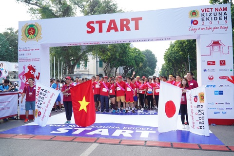 Vietjet cùng máy bay Amy chạy tiếp sức tại giải Kizuna Ekiden 2019 - Ảnh 3. Vietjet cùng máy bay Amy chạy tiếp sức tại giải Kizuna Ekiden 2019 - Ảnh 3.