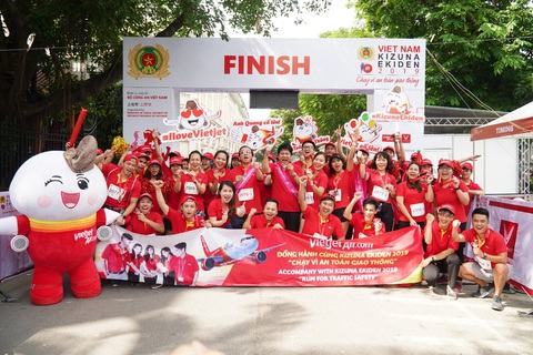 Vietjet cùng máy bay Amy chạy tiếp sức tại giải Kizuna Ekiden 2019 - Ảnh 10. Vietjet cùng máy bay Amy chạy tiếp sức tại giải Kizuna Ekiden 2019 - Ảnh 10.