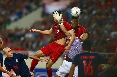 Luật FIFA cho thấy trọng tài Oman chưa chắc đã sai - Ảnh 2. Luật FIFA cho thấy trọng tài Oman chưa chắc đã sai - Ảnh 2.