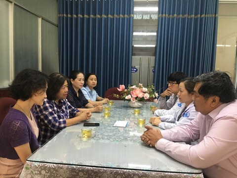 Nhân viên tiếp tay bạo lực, Bệnh viện Từ Dũ xin lỗi nữ điều dưỡng bị đánh - Ảnh 1. Nhân viên tiếp tay bạo lực, Bệnh viện Từ Dũ xin lỗi nữ điều dưỡng bị đánh - Ảnh 1.