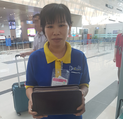 Nhân viên sân bay trả lại hơn 95 triệu đồng cho khách bỏ quên - Ảnh 1. Nhân viên sân bay trả lại hơn 95 triệu đồng cho khách bỏ quên - Ảnh 1.
