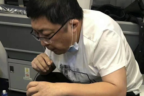 Bác sĩ dùng miệng hút nước tiểu cứu bệnh nhân qua nguy kịch - Ảnh 1. Bác sĩ dùng miệng hút nước tiểu cứu bệnh nhân qua nguy kịch - Ảnh 1.