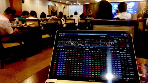 VN-Index lao dốc cùng chứng khoán Mỹ - Trung - Ảnh 1. VN-Index lao dốc cùng chứng khoán Mỹ - Trung - Ảnh 1.