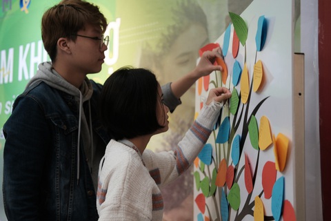 Những giọt nước mắt rơi ở triển lãm ‘Em không sợ’ - Ảnh 6. Những giọt nước mắt rơi ở triển lãm ‘Em không sợ’ - Ảnh 6.