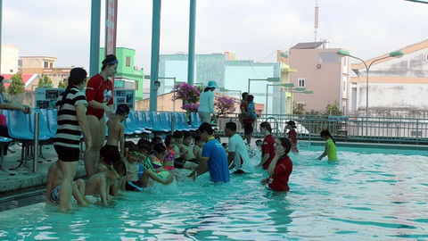 Kiến nghị đưa bơi lội là môn học chính khóa cho học sinh phổ thông - Ảnh 1. Kiến nghị đưa bơi lội là môn học chính khóa cho học sinh phổ thông - Ảnh 1.