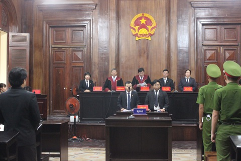 Bà Hứa Thị Phấn 20 năm tù, ông Phạm Công Danh phải bồi thường hàng ngàn tỉ đồng - Ảnh 3. Bà Hứa Thị Phấn 20 năm tù, ông Phạm Công Danh phải bồi thường hàng ngàn tỉ đồng - Ảnh 3.