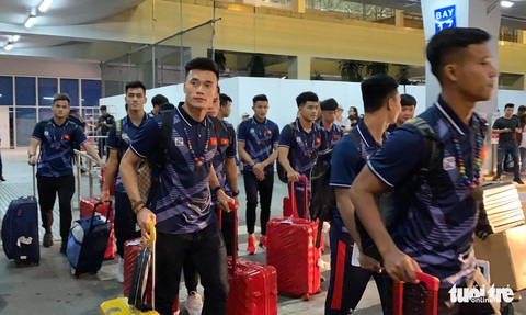 U22 Việt Nam và đội tuyển bóng đá nữ đến Philippines - Ảnh 1. U22 Việt Nam và đội tuyển bóng đá nữ đến Philippines - Ảnh 1.