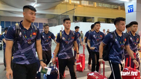 U22 Việt Nam và đội tuyển bóng đá nữ đến Philippines - Ảnh 5. U22 Việt Nam và đội tuyển bóng đá nữ đến Philippines - Ảnh 5.