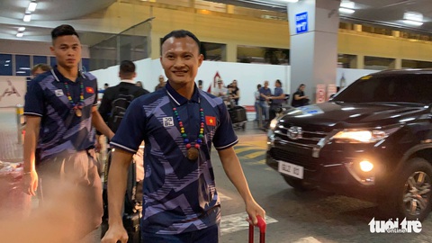 U22 Việt Nam và đội tuyển bóng đá nữ đến Philippines - Ảnh 6. U22 Việt Nam và đội tuyển bóng đá nữ đến Philippines - Ảnh 6.