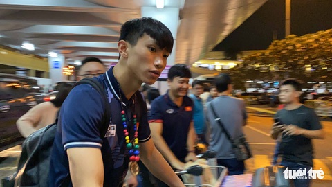 U22 Việt Nam và đội tuyển bóng đá nữ đến Philippines - Ảnh 3. U22 Việt Nam và đội tuyển bóng đá nữ đến Philippines - Ảnh 3.