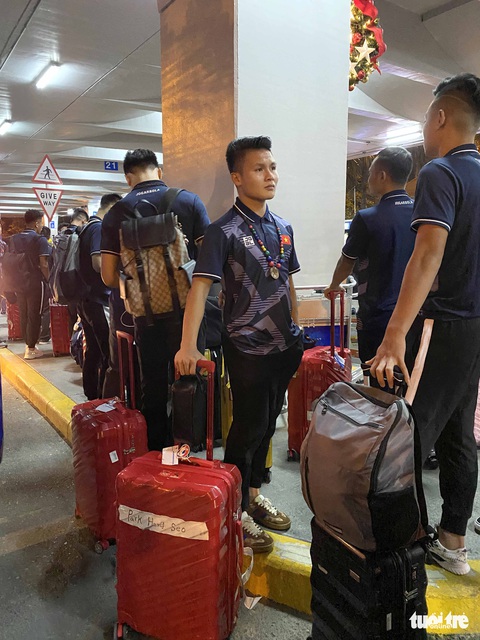 U22 Việt Nam và đội tuyển bóng đá nữ đến Philippines - Ảnh 7. U22 Việt Nam và đội tuyển bóng đá nữ đến Philippines - Ảnh 7.