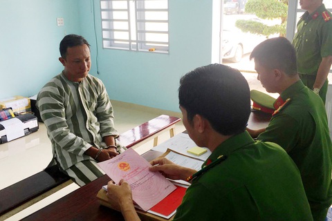 Khởi tố bị can làm giả sổ đỏ, đốt cả đài truyền thanh huyện để hủy chứng cứ - Ảnh 1. Khởi tố bị can làm giả sổ đỏ, đốt cả đài truyền thanh huyện để hủy chứng cứ - Ảnh 1.