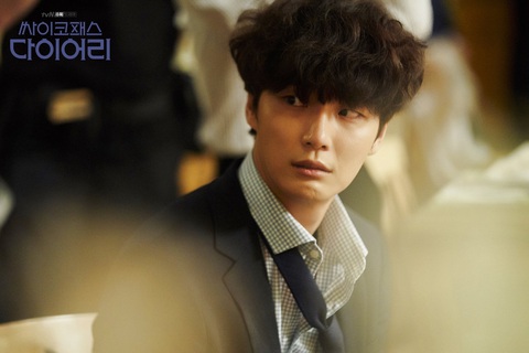 Yoon Shi Yoon rối loạn đa nhân cách trong phim mới: Psychopath Diary - Ảnh 1. Yoon Shi Yoon rối loạn đa nhân cách trong phim mới: Psychopath Diary - Ảnh 1.