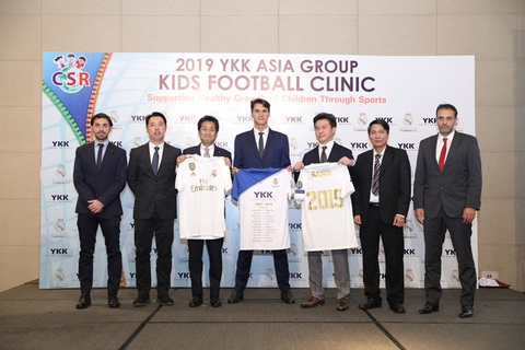 HLV đến từ Quỹ Real Madrid dạy bóng đá cho trẻ em có hoàn cảnh đặc biệt Việt Nam - Ảnh 1. HLV đến từ Quỹ Real Madrid dạy bóng đá cho trẻ em có hoàn cảnh đặc biệt Việt Nam - Ảnh 1.