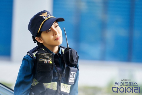 Yoon Shi Yoon rối loạn đa nhân cách trong phim mới: Psychopath Diary - Ảnh 6. Yoon Shi Yoon rối loạn đa nhân cách trong phim mới: Psychopath Diary - Ảnh 6.