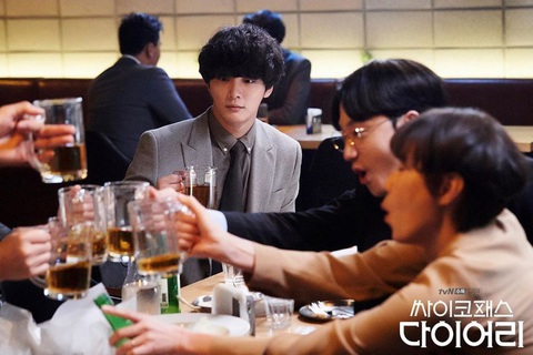 Yoon Shi Yoon rối loạn đa nhân cách trong phim mới: Psychopath Diary - Ảnh 8. Yoon Shi Yoon rối loạn đa nhân cách trong phim mới: Psychopath Diary - Ảnh 8.