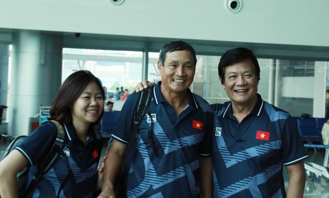 Tuyển nữ và U22 Việt Nam tươi cười lên đường dự SEA Games - Ảnh 4. Tuyển nữ và U22 Việt Nam tươi cười lên đường dự SEA Games - Ảnh 4.