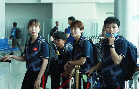 Tuyển nữ và U22 Việt Nam tươi cười lên đường dự SEA Games - Ảnh 5. Tuyển nữ và U22 Việt Nam tươi cười lên đường dự SEA Games - Ảnh 5.