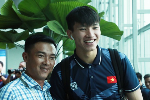 Tuyển nữ và U22 Việt Nam tươi cười lên đường dự SEA Games - Ảnh 9. Tuyển nữ và U22 Việt Nam tươi cười lên đường dự SEA Games - Ảnh 9.