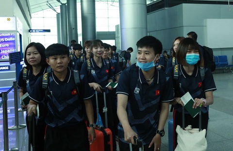 Tuyển nữ và U22 Việt Nam tươi cười lên đường dự SEA Games - Ảnh 2. Tuyển nữ và U22 Việt Nam tươi cười lên đường dự SEA Games - Ảnh 2.