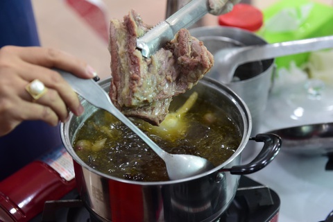 Cao thủ tranh hùng, xuất lộ tuyệt chiêu, bí kíp nấu phở ngon - Ảnh 5. Cao thủ tranh hùng, xuất lộ tuyệt chiêu, bí kíp nấu phở ngon - Ảnh 5.