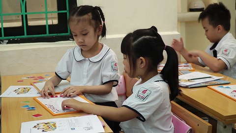 Phải công khai quy trình chọn sách giáo khoa - Ảnh 2. Phải công khai quy trình chọn sách giáo khoa - Ảnh 2.