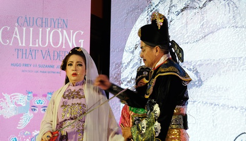 Người cải lương gặp gỡ công chúng tại Đường sách - Ảnh 6. Người cải lương gặp gỡ công chúng tại Đường sách - Ảnh 6.