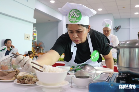 Phở ngon, ngọt từ đâu? - Ảnh 10. Phở ngon, ngọt từ đâu? - Ảnh 10.