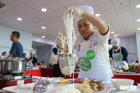 Phở ngon, ngọt từ đâu? - Ảnh 13. Phở ngon, ngọt từ đâu? - Ảnh 13.