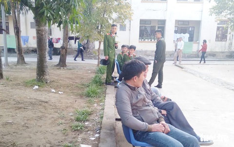 Con chết, 5 ngày sau mẹ chết, người nhà ‘vây’ bệnh viện suốt đêm - Ảnh 1. Con chết, 5 ngày sau mẹ chết, người nhà ‘vây’ bệnh viện suốt đêm - Ảnh 1.