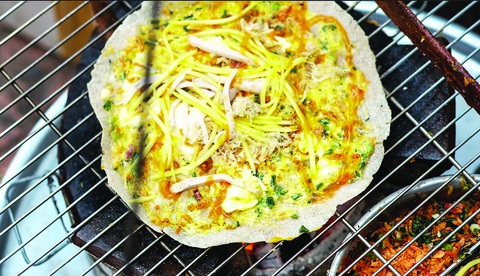Pizza Đà Lạt: món ăn hè phố tình tứ mùa se lạnh - Ảnh 3. Pizza Đà Lạt: món ăn hè phố tình tứ mùa se lạnh - Ảnh 3.