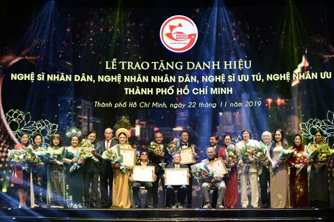 TP.HCM vinh danh và thưởng thêm cho 75 nghệ sĩ, nghệ nhân - Ảnh 3. TP.HCM vinh danh và thưởng thêm cho 75 nghệ sĩ, nghệ nhân - Ảnh 3.