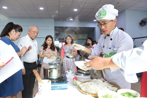 Cao thủ tranh hùng, xuất lộ tuyệt chiêu, bí kíp nấu phở ngon - Ảnh 6. Cao thủ tranh hùng, xuất lộ tuyệt chiêu, bí kíp nấu phở ngon - Ảnh 6.