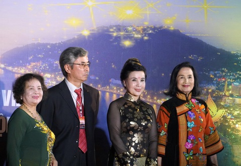 Nhiều nghệ sĩ trẻ dự khai mạc Liên hoan phim Việt Nam 2019 - Ảnh 10. Nhiều nghệ sĩ trẻ dự khai mạc Liên hoan phim Việt Nam 2019 - Ảnh 10.