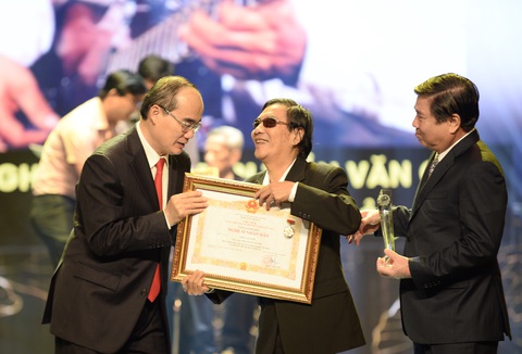 TP.HCM vinh danh và thưởng thêm cho 75 nghệ sĩ, nghệ nhân - Ảnh 1. TP.HCM vinh danh và thưởng thêm cho 75 nghệ sĩ, nghệ nhân - Ảnh 1.
