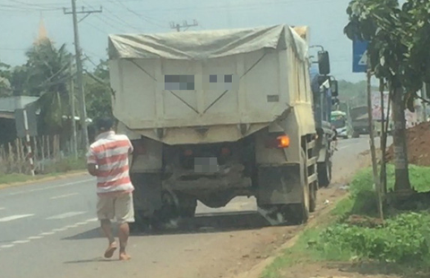 Thêm một số CSGT cho biết chuyện xe tải, xe khách mua đường có thật - Ảnh 1. Thêm một số CSGT cho biết chuyện xe tải, xe khách mua đường có thật - Ảnh 1.