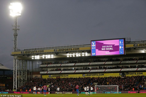 VAR và Firmino giúp Liverpool vượt ải Crystal Palace - Ảnh 1. VAR và Firmino giúp Liverpool vượt ải Crystal Palace - Ảnh 1.