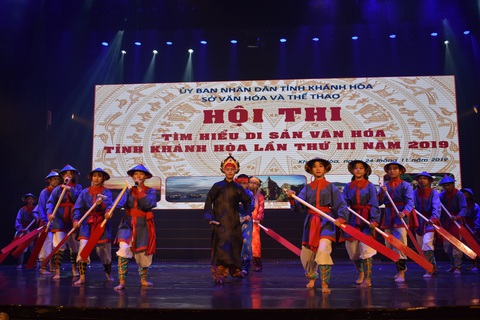 Học sinh hò bá trạo, hô bài chòi tái hiện câu chuyện về di sản văn hóa - Ảnh 4. Học sinh hò bá trạo, hô bài chòi tái hiện câu chuyện về di sản văn hóa - Ảnh 4.