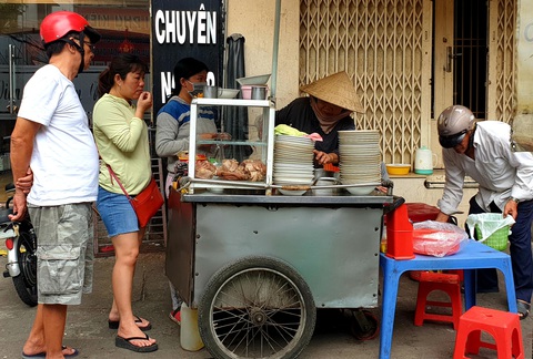 Giá heo tăng mạnh, hủ tiếu, cơm tấm, bún bò… ào ạt tăng theo - Ảnh 1. Giá heo tăng mạnh, hủ tiếu, cơm tấm, bún bò… ào ạt tăng theo - Ảnh 1.