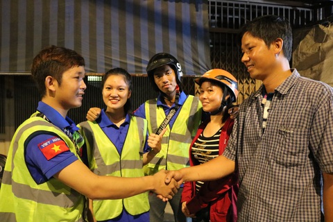 Biệt đội cứu hộ SOS miễn phí trong đêm - Ảnh 5. Biệt đội cứu hộ SOS miễn phí trong đêm - Ảnh 5.