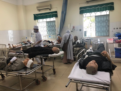 Thêm một nạn nhân tử vong trong vụ xe chở nhà sư gặp nạn - Ảnh 1. Thêm một nạn nhân tử vong trong vụ xe chở nhà sư gặp nạn - Ảnh 1.